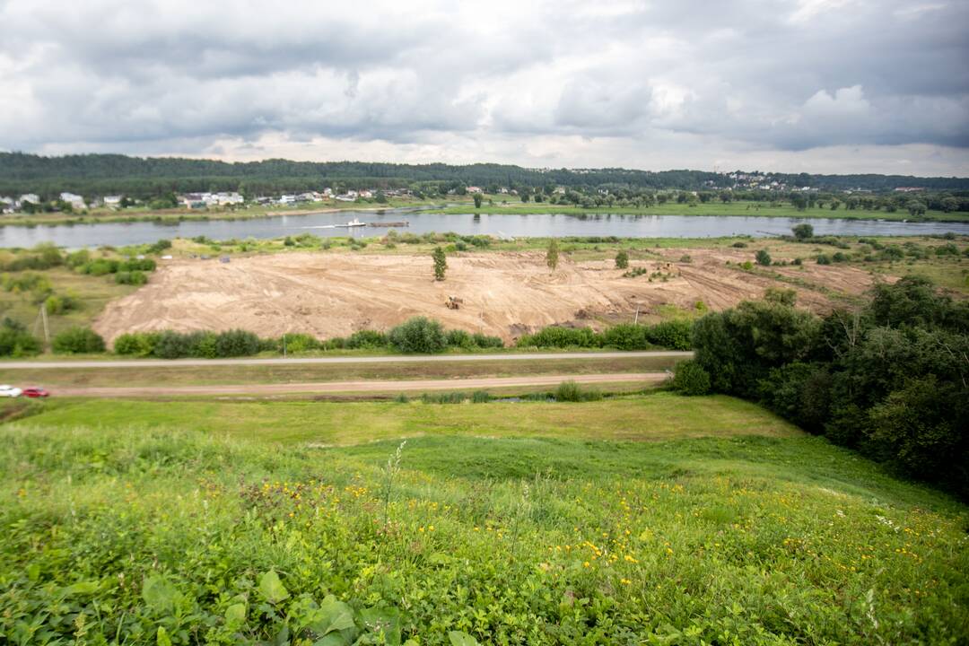 Panorama: baiminamasi, kad nuo piliakalnio atsivers vaizdas ne į Nemuną, o į naujas statybas.