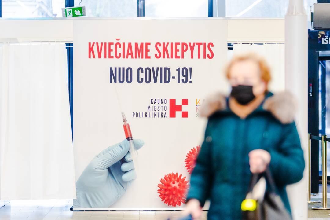 Vieta: nuo sausio 21 d. penktadieniais ir šeštadieniais Kauno „Akropolyje“, prie Griunvaldo įeigos, nuo COVID-19 bus galima pasiskiepyti be išankstinės registracijos.