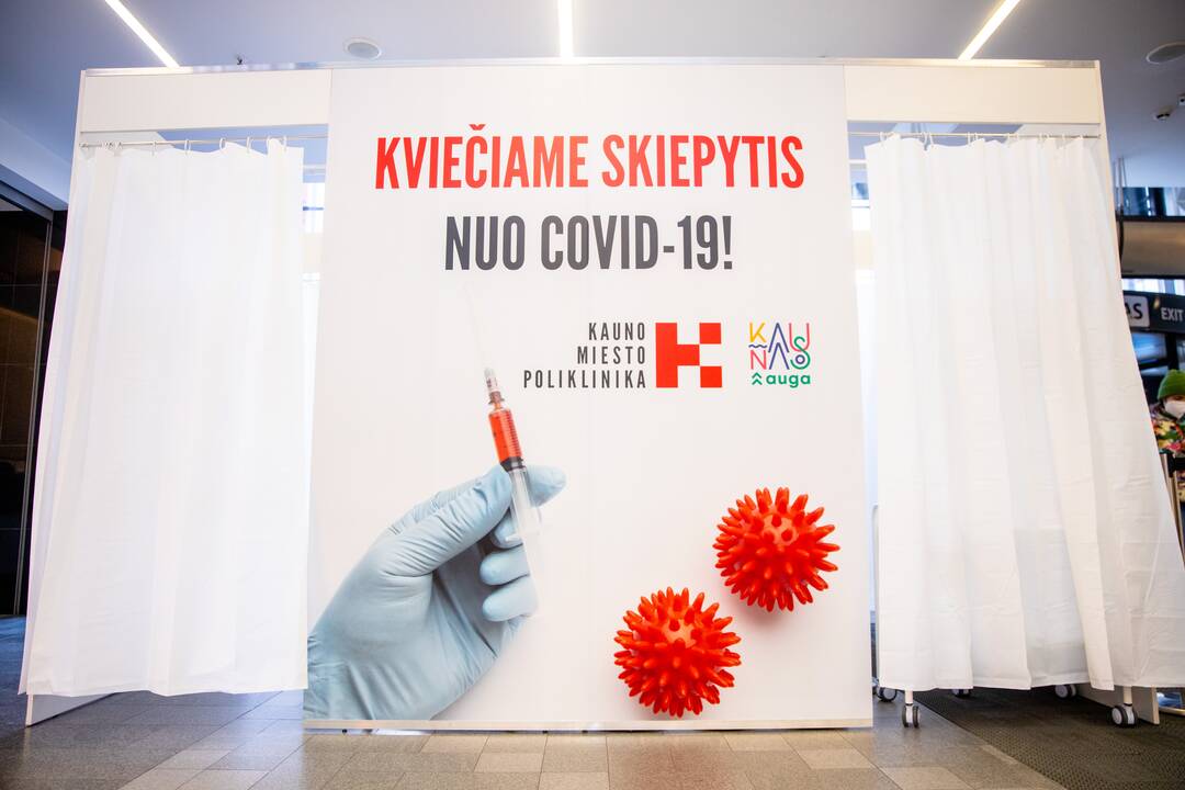 Vieta: nuo sausio 21 d. penktadieniais ir šeštadieniais Kauno „Akropolyje“, prie Griunvaldo įeigos, nuo COVID-19 bus galima pasiskiepyti be išankstinės registracijos.