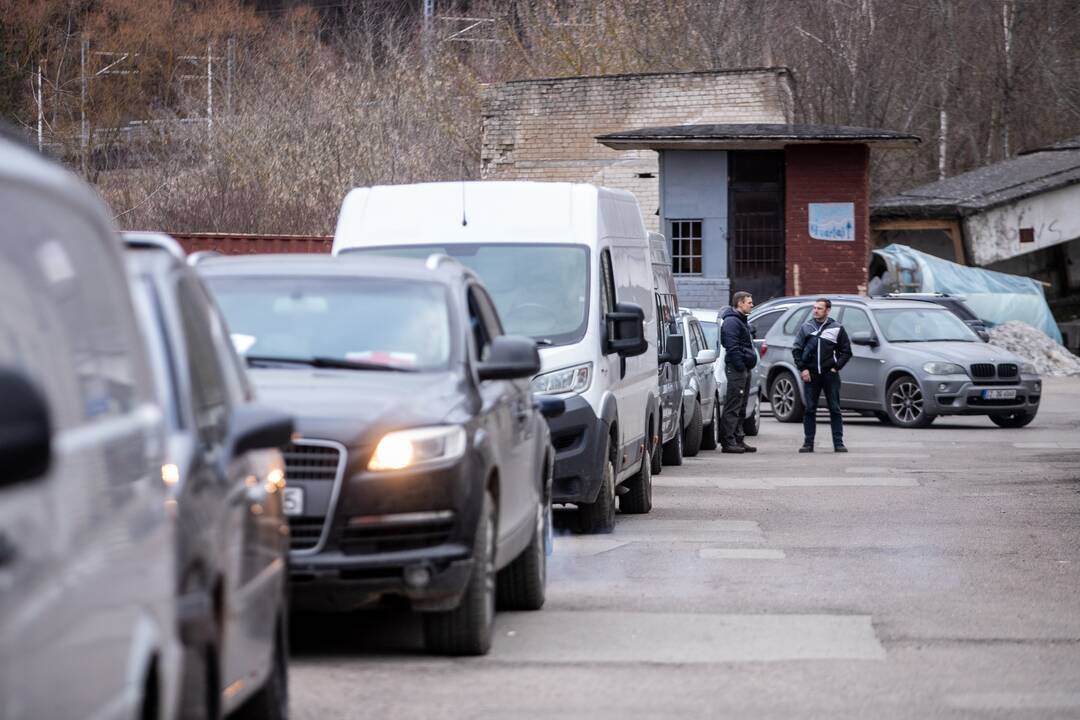 Kelionė: keturiolikos automobilių kolonoje yra ekipažas, liksiantis padėti Ukrainos kovotojams.