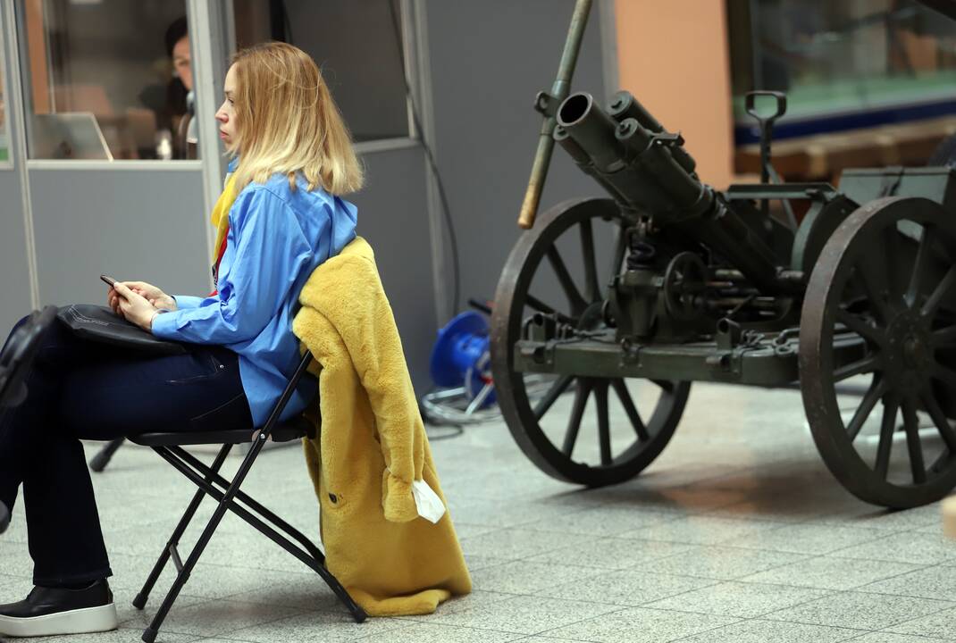 Vizitas: Kaune apsilankęs E.Ripsas sugrįžo prie svarbių atsiminimų, kai būdamas jaunas (atvaizdas nuotraukos antrame plane) ryžosi susideginti. 