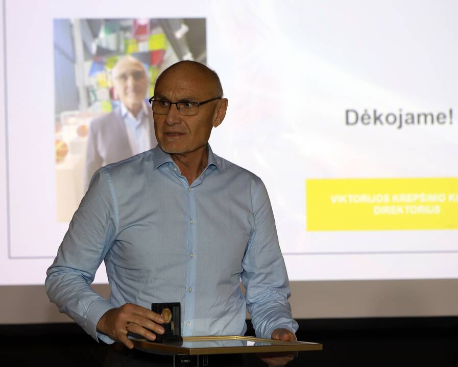 Gausiai: į pagerbimo šventę susirinkę klubui nusipelnę žmonės vos tilpo į kadrą.