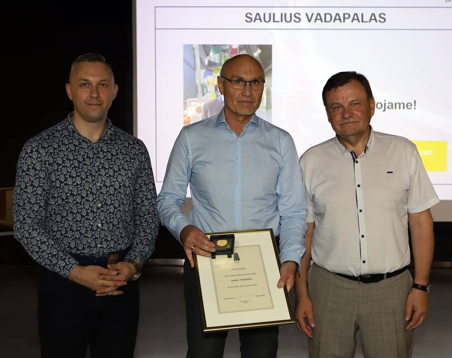 Gausiai: į pagerbimo šventę susirinkę klubui nusipelnę žmonės vos tilpo į kadrą.