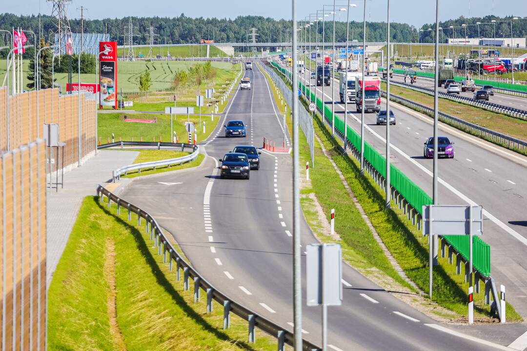 Saugumas: naujas viadukas ir jungiamieji keliai leidžia saugiai A1 kelyje apsisukti ir pasiekti Giraitę ir Užliedžius.