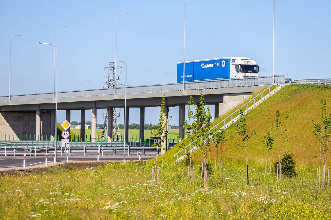 Saugumas: naujas viadukas ir jungiamieji keliai leidžia saugiai A1 kelyje apsisukti ir pasiekti Giraitę ir Užliedžius.