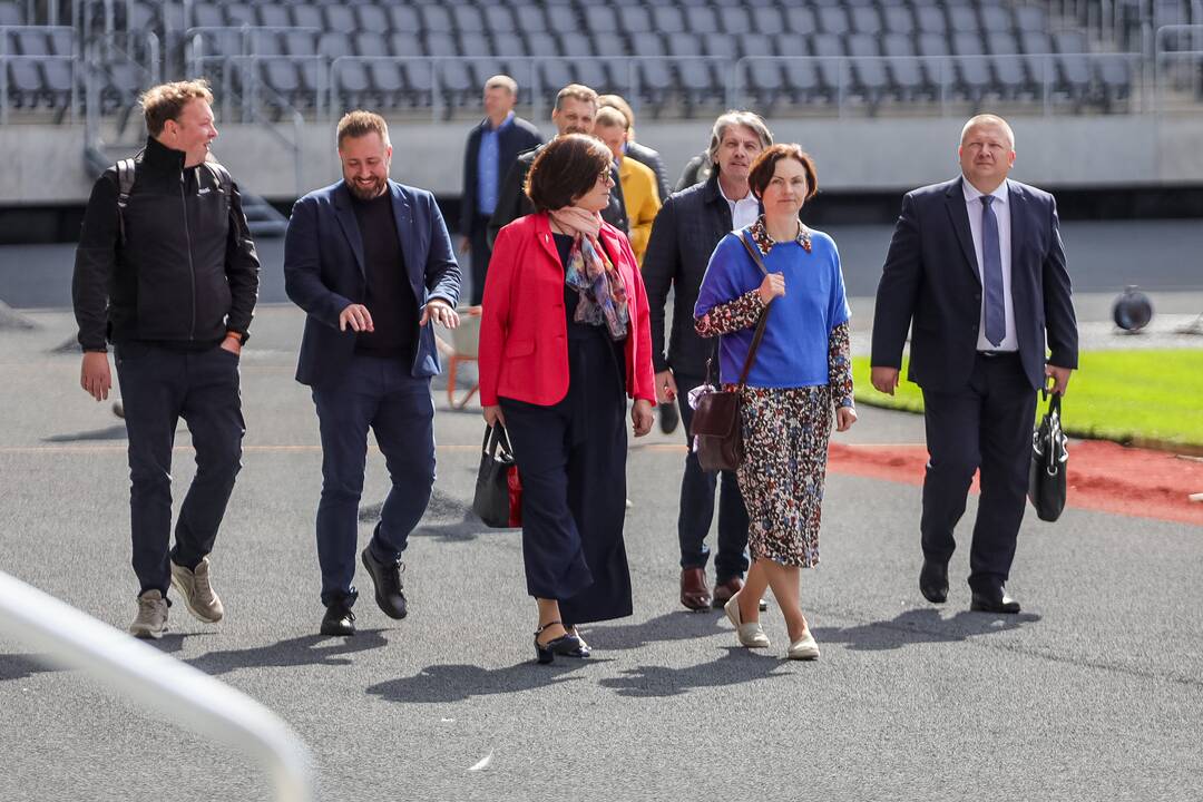 Simboliška: KKPDA narių susirinkimas surengtas netrukus duris visuomenei atversiančiame stadione.