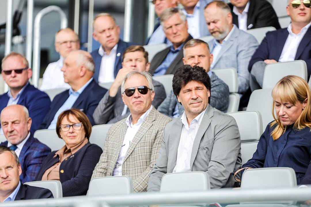 Simboliška: KKPDA narių susirinkimas surengtas netrukus duris visuomenei atversiančiame stadione.