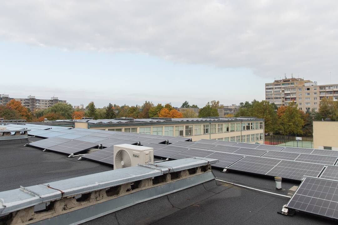 Atsinaujino: „Vyturio“ gimnazijoje prieš šiuos mokslo metus įrengta saulės elektrinė.