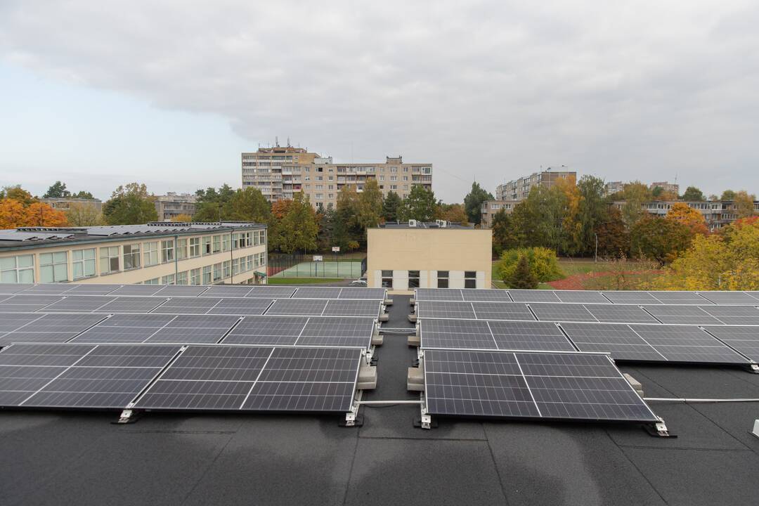 Atsinaujino: „Vyturio“ gimnazijoje prieš šiuos mokslo metus įrengta saulės elektrinė.