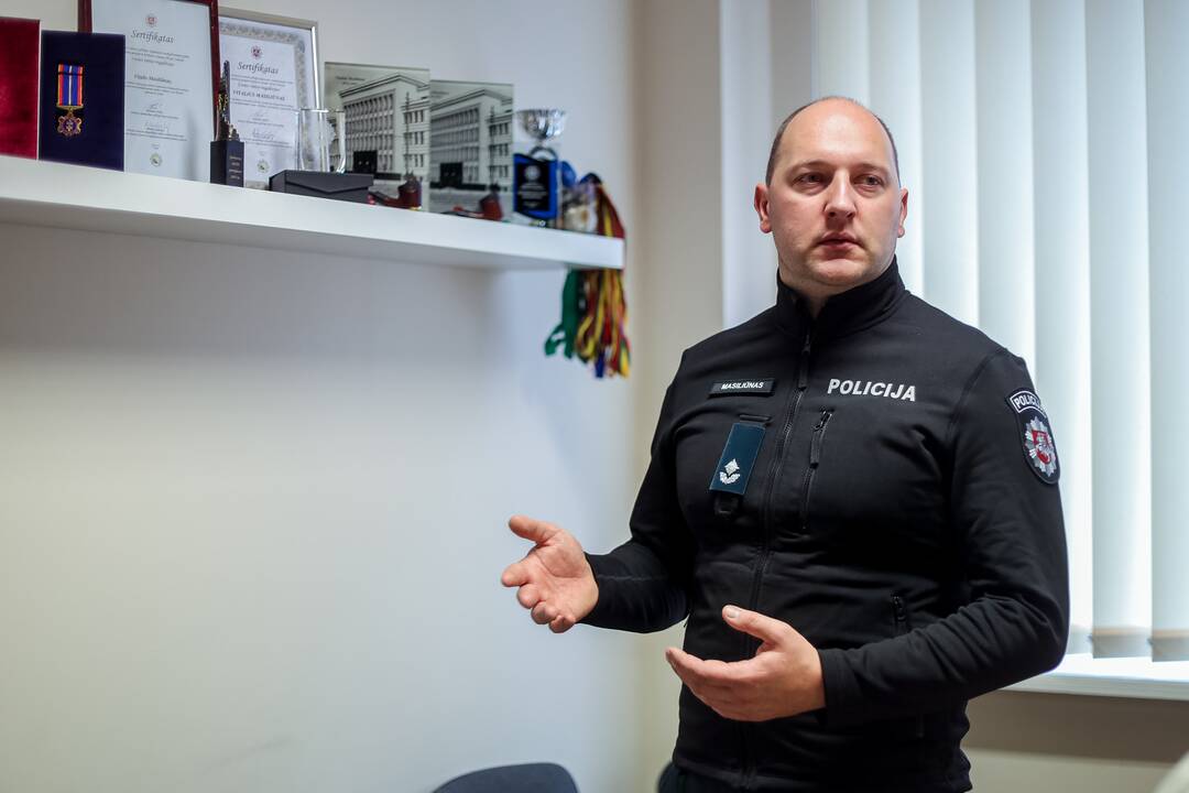Įvertinimas: per šešiolika tarnybos, kurią V.Masiliūnas pradėjo nuo žemiausių pareigų, policijoje metų jis jau tris kartus pripažintas geriausiu Metų sekliu ir apdovanotas keturiais medaliais.