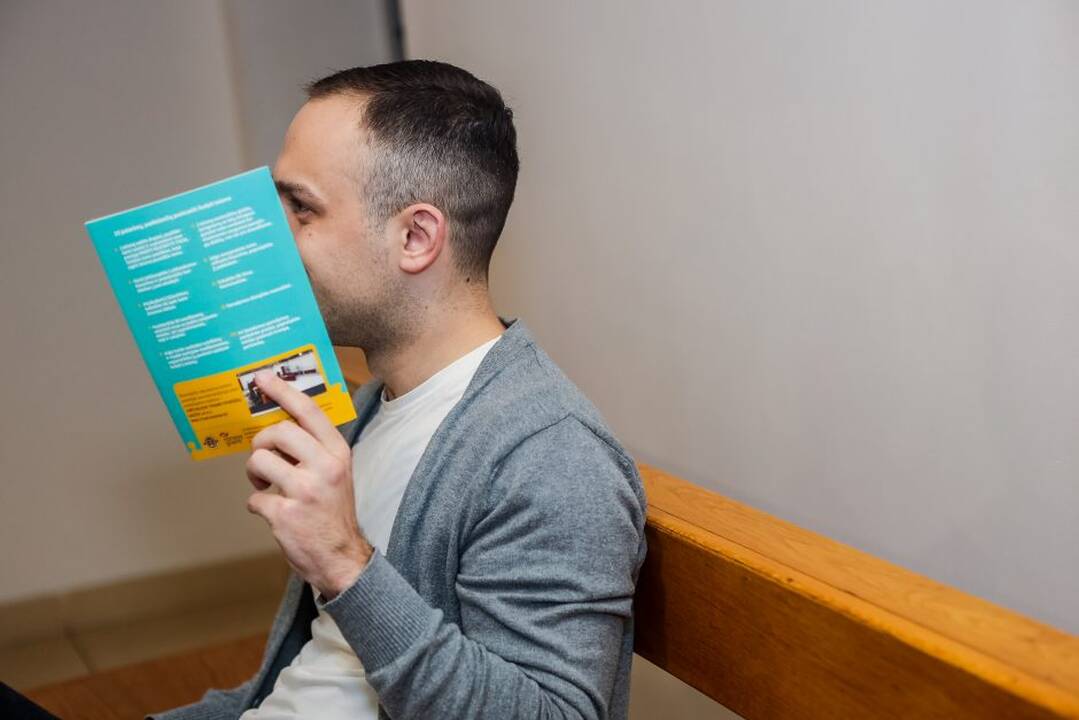 Biografija: veidus slėpę M. Tėvainis (iš kairės) ir D. Kalinovas po „VW Golf“ susprogdinimo įkliuvo ir dėl vagysčių iš automobilių.