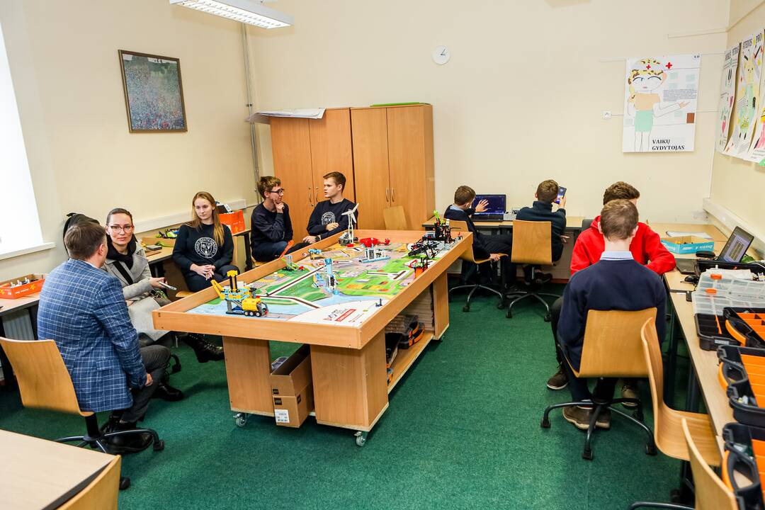 Jaudulys: pasiruošti liko visai nedaug laiko – balandžio gale „LITBOT 100“ komandos laukia ilga kelionė ir atkakli kova.