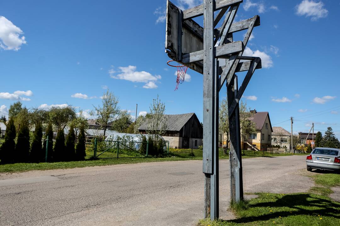 Skambutis: vaiką apkandžiojęs keturkojis buvo laikomas viename šios gatvės namų.