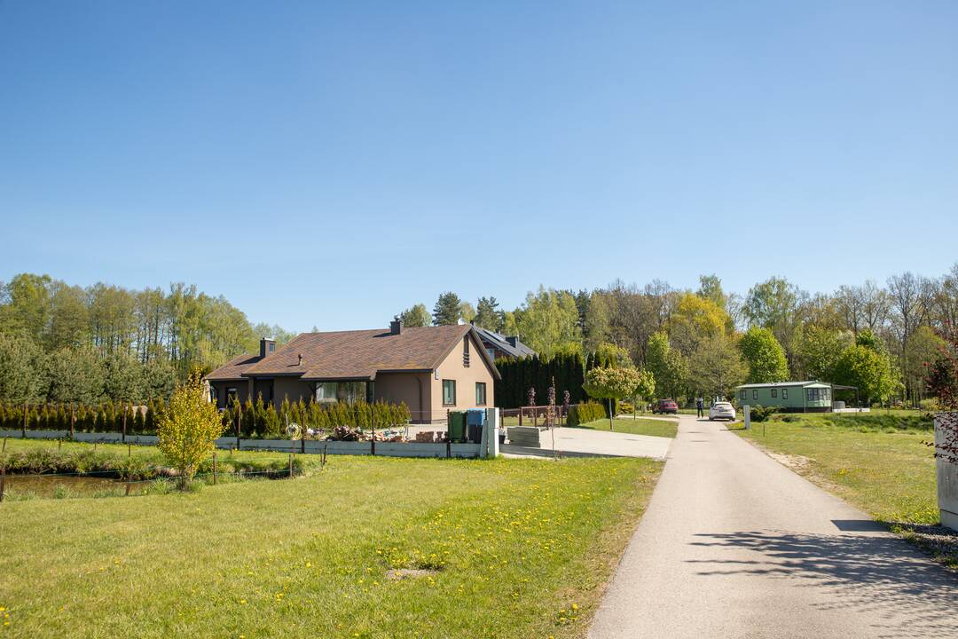 Situacija: nuošalioje vietoje esančiame naujame Virbališkių kvartale žmonės tapo budresni, nes pasklido kalbų, kad čia dažnai pastebimas V. Kavaliūnas. 