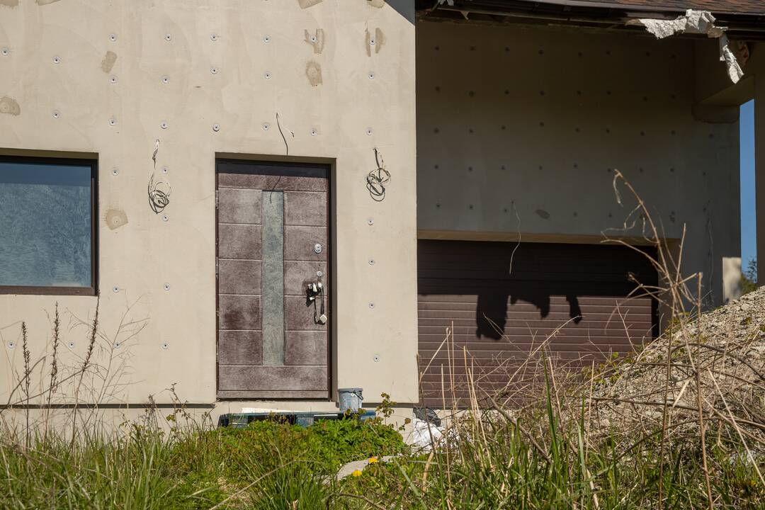 Situacija: nuošalioje vietoje esančiame naujame Virbališkių kvartale žmonės tapo budresni, nes pasklido kalbų, kad čia dažnai pastebimas V. Kavaliūnas. 