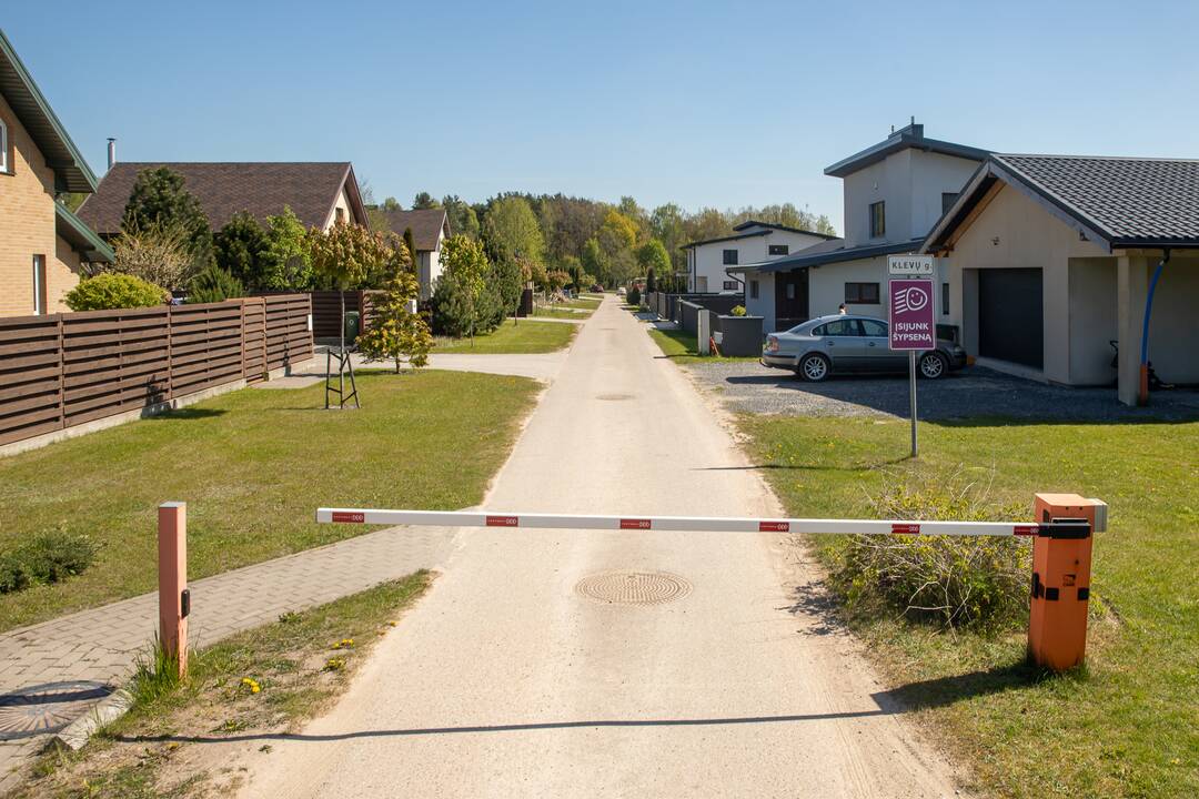 Situacija: nuošalioje vietoje esančiame naujame Virbališkių kvartale žmonės tapo budresni, nes pasklido kalbų, kad čia dažnai pastebimas V. Kavaliūnas. 