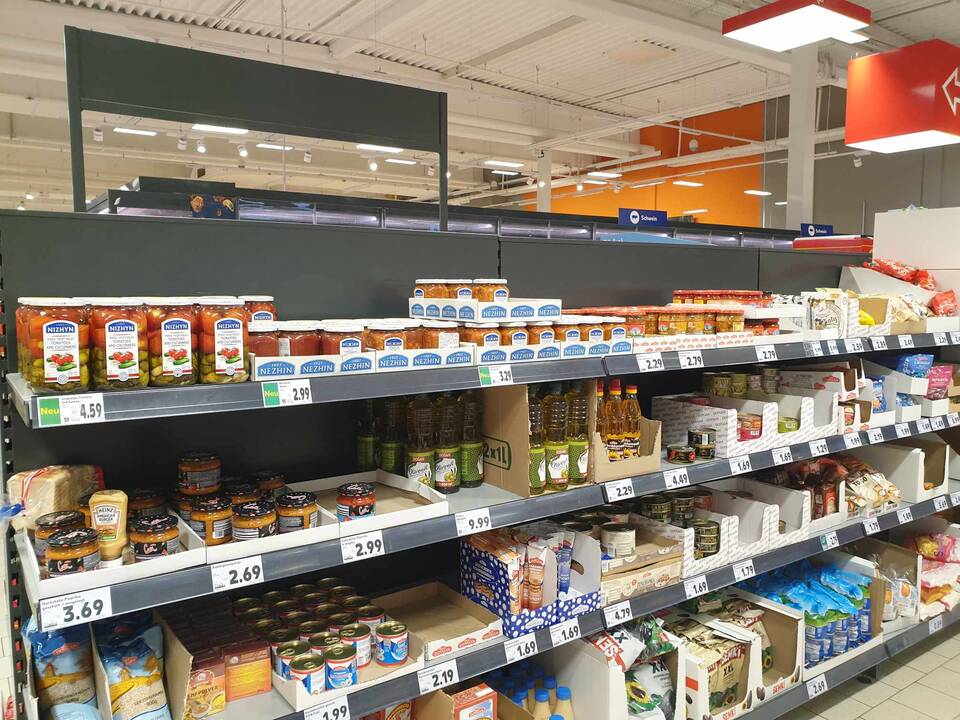 Šokas: „Vilniaus pergalės“ gaminami salainiai Vokietijoje supakuoti į rusiškas pakuotes, o jų tiekėjas – „Dovgan“.
