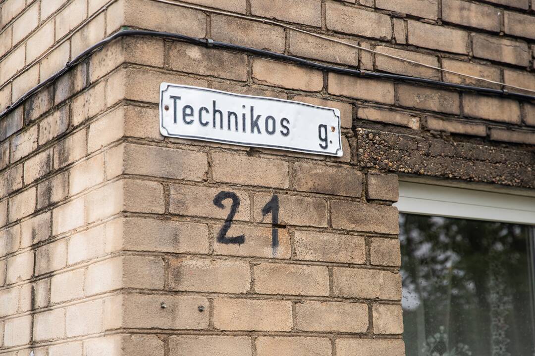 Problema: Technikos g. 21 sklypas – privatus, bet garažų savininkai nelegaliai naudojasi žeme ir ignoruoja teisėtus reikalavimus.