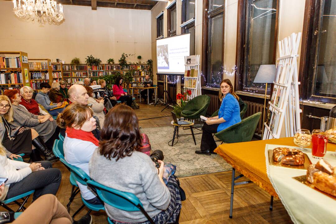 Tradicija: šventinis stalas Kauno apskrities viešojoje bibliotekoje be silkių, bet su ypatingais saldžiais kepiniais.