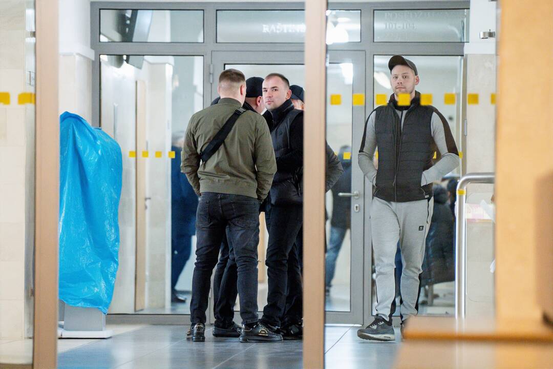 Egidijus Smailys (centre)