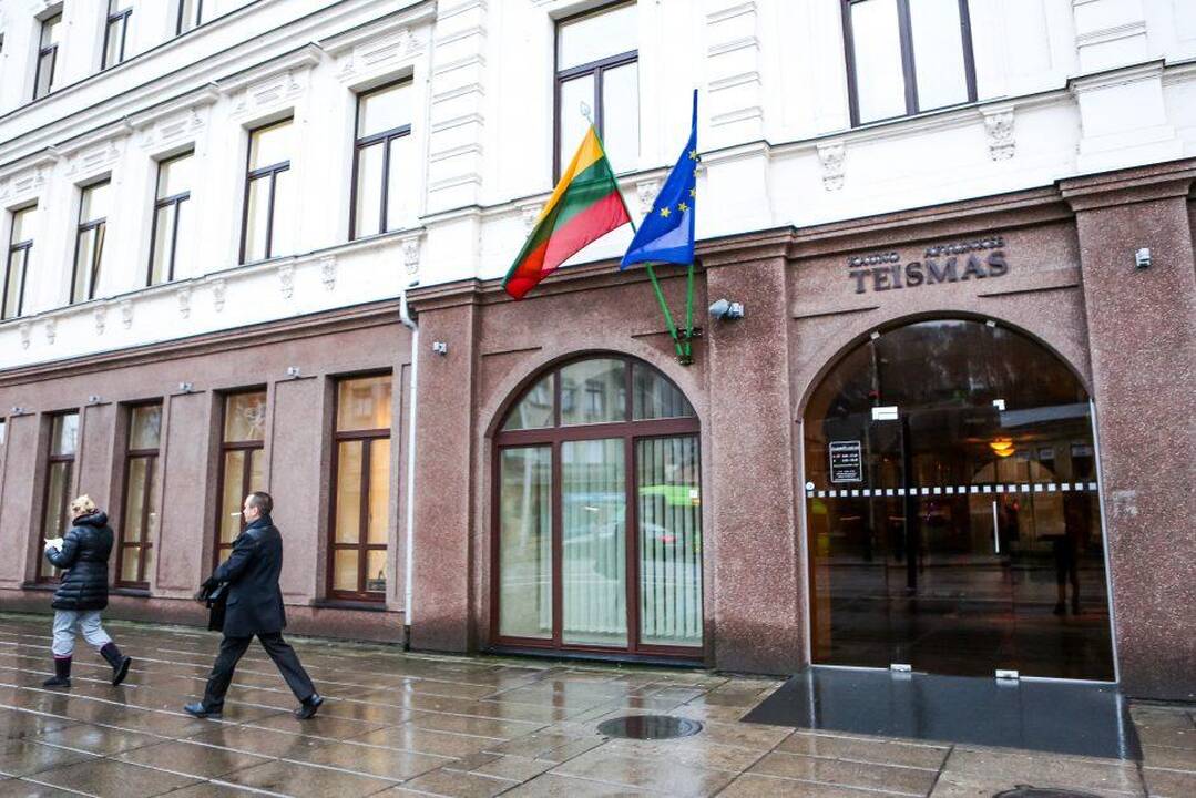 Už mėginimą padėti smurtavusiam sugyventiniui – laisvės apribojimas