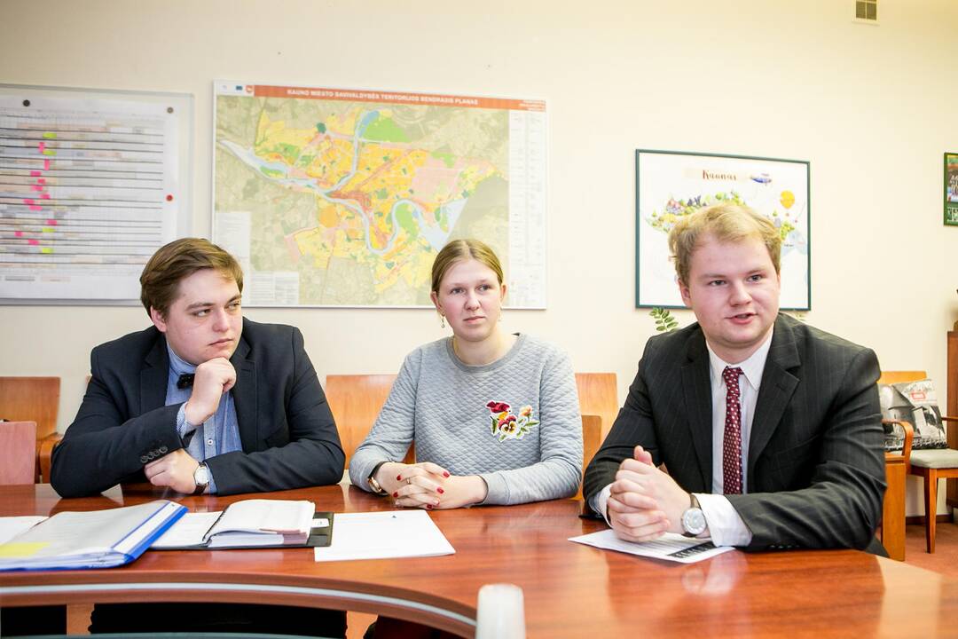 Nauda: trijulė iš arčiau susipažino su savivaldybės komandos veikla.