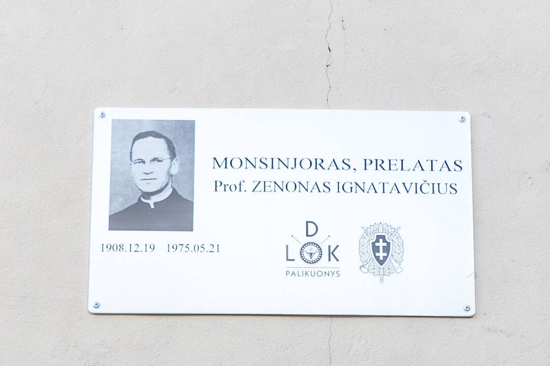 Vieta: atminimo lenta paženklino namą Vilkijos Kauno g. 25, kuriame gyveno Iganatavičių šeima.
