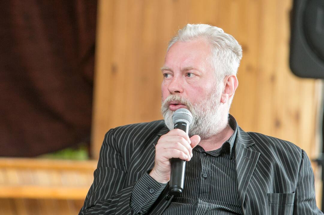 Programa: po akademinės valandos "Aušros" gimnazijoje H.Kunčius žadėjo paskanauti garsiųjų Kauno spurgų.
