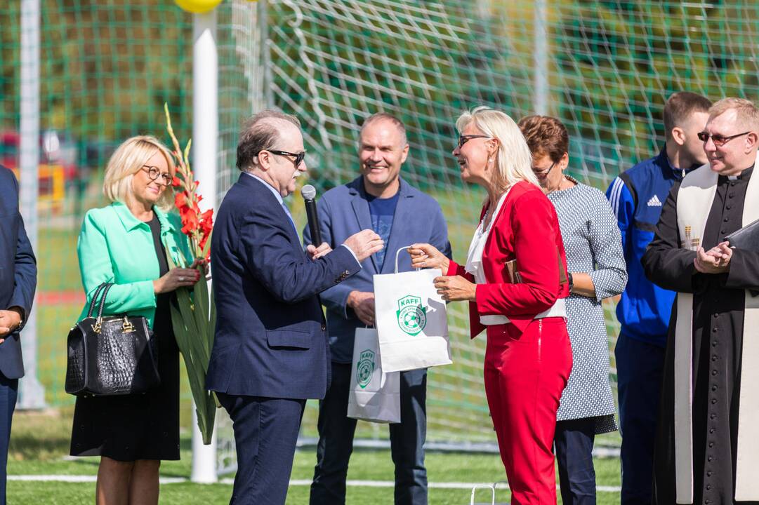 Džiaugsmas: rugsėjo 6-oji tapo dar viena – labai lauktos futbolo aikštės atidarymo – švente.
