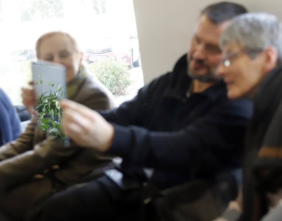 Pristatymas: renginio metu pademonstruota, kaip stiklas skyla ir koks stiklas yra saugus.