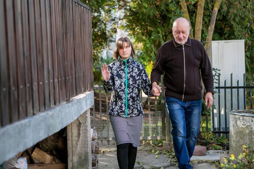 Svarbu: neregiams fotografija nieko nesako, tačiau Laura ir kūrėjas neabejojo parodos nauda matantiems.
