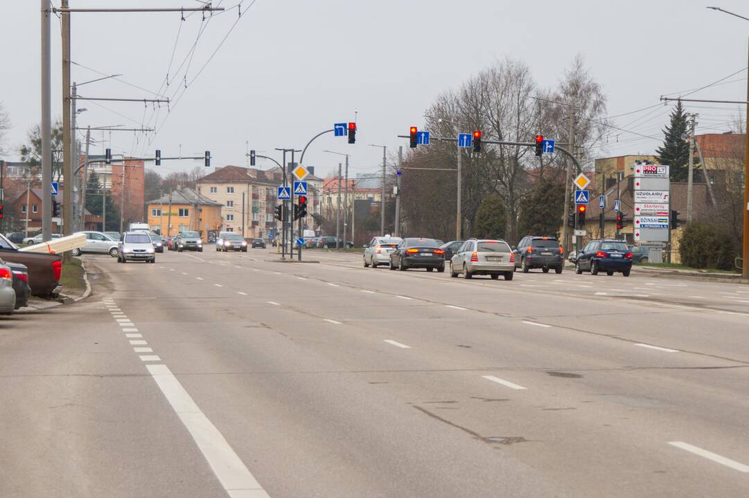 Sutvarkys: Vilniaus gatvėje pakeitus požemines komunikacijas, bus iš naujo paklotas tašytų akmenų grindinys.