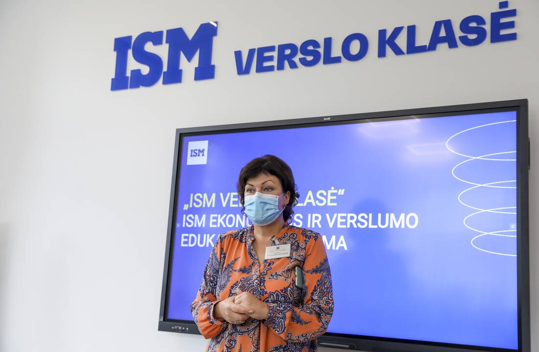 Plačiai: šiais metais ISM „Verslo klasės“ projekte dalyvaujančioms mokykloms ISM siūlys rinktis net iš 30 skirtingų temų, kurias dėstys net 25 ISM dėstytojai bei alumnai. Nuotraukoje – ISM rektorius dr. Dalius Misiūnas.
