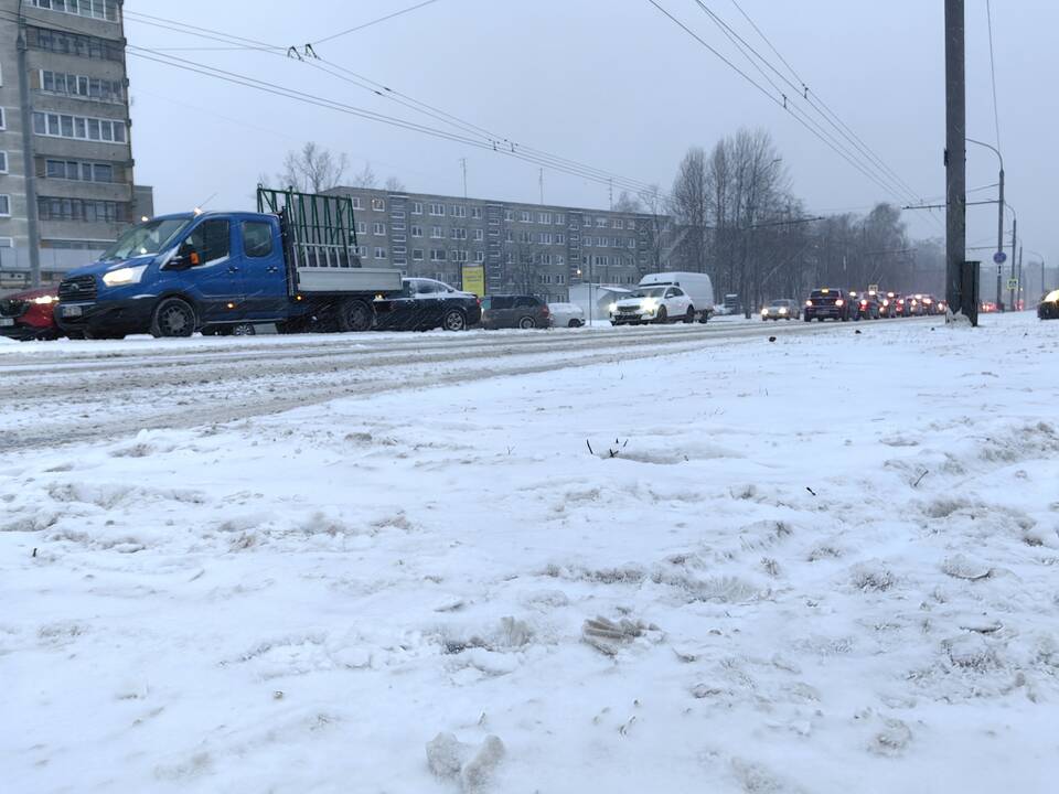 Kauną nuklojo sniegas