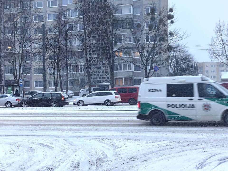 Kauną nuklojo sniegas