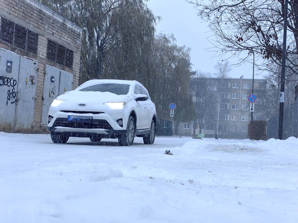 Kauną nuklojo sniegas