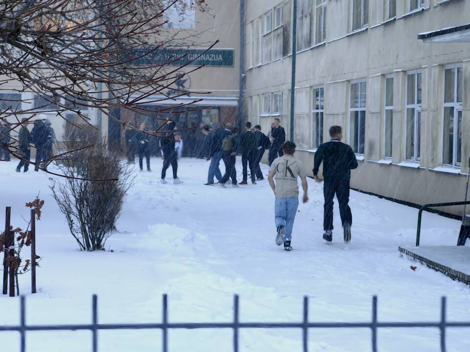 Kauną nuklojo sniegas