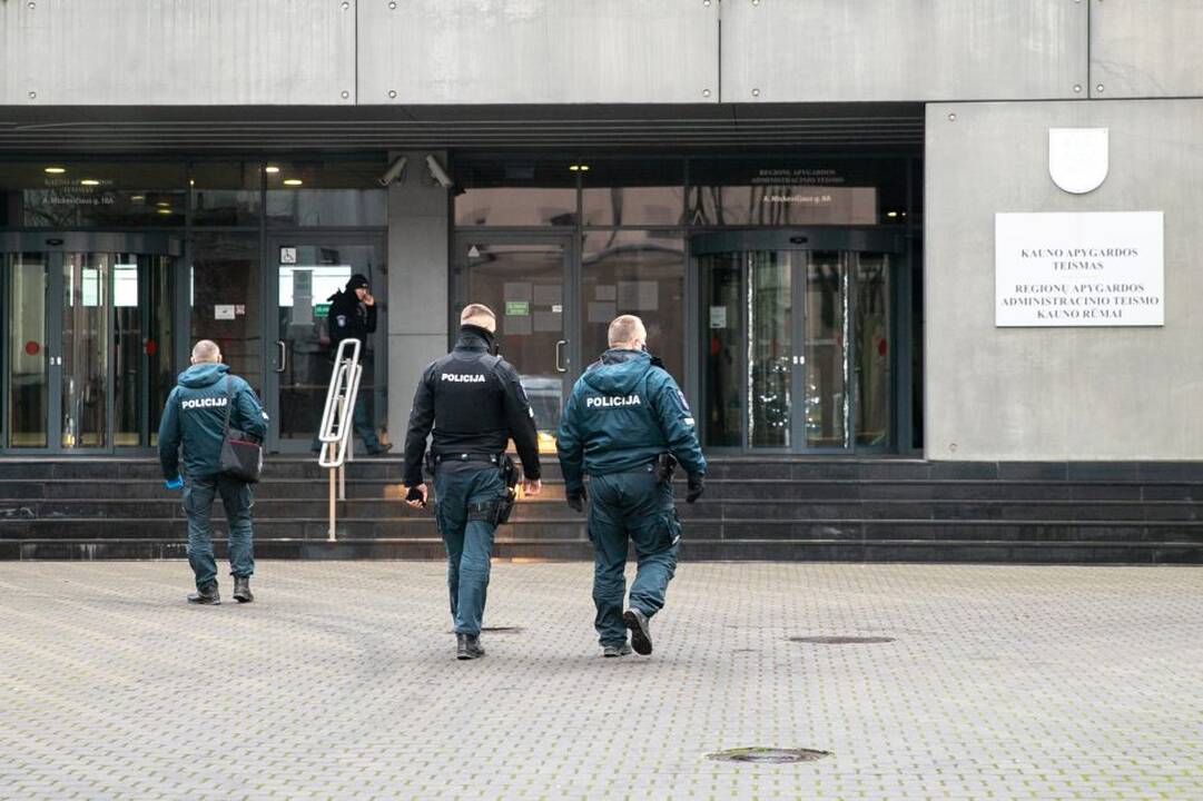 Teismas atvertė eksprokurorų, G. J. Furmanavičiaus korupcijos bylą