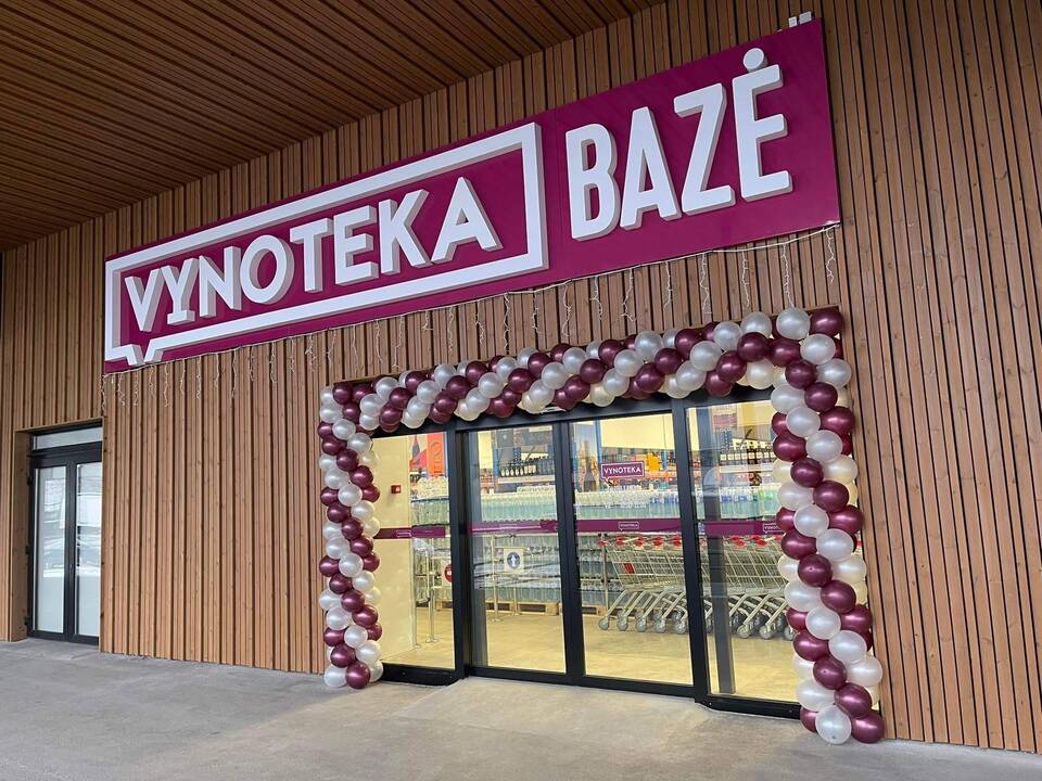 Nauja: parduotuvė „Vynoteka Bazė“ įsikūrė Kaune, prekybos miestelio „Urmas“ Žaliojoje galerijoje.
