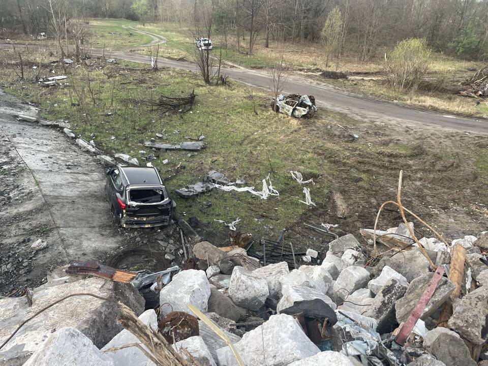 Kliūtys: tikrai ne visi tiltai Ukrainoje dabar įveikiami, tad teko ieškoti apylankų.