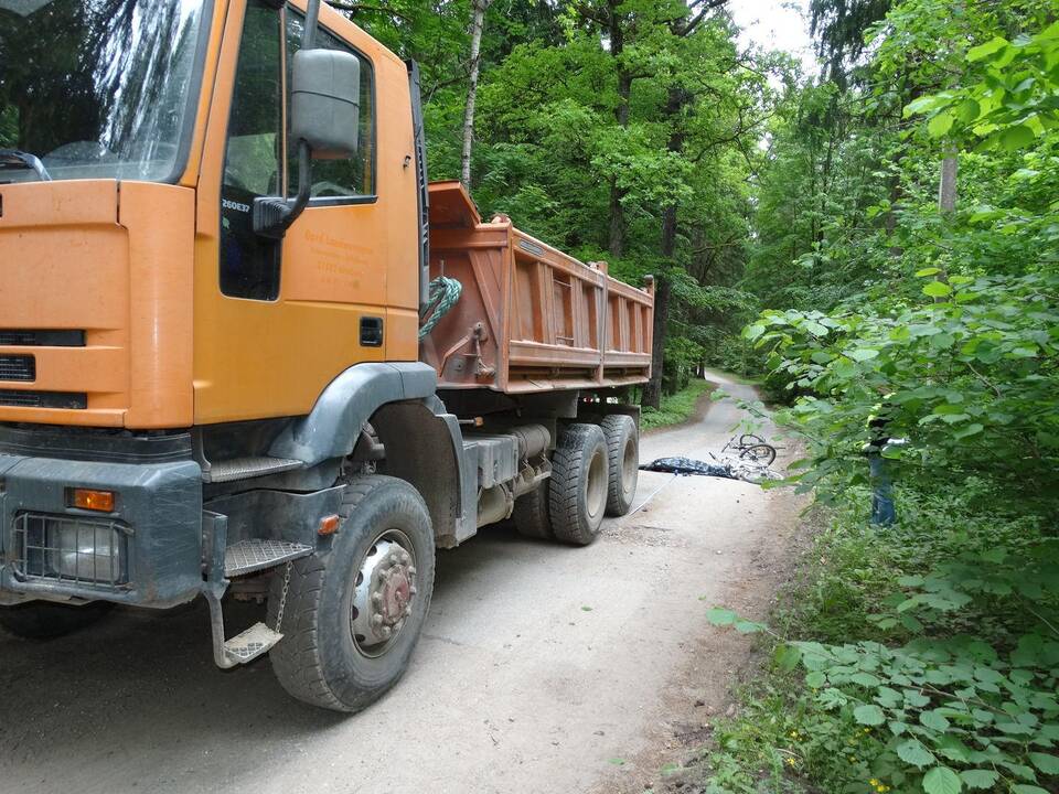 Dėl mirtinai sunkvežimio sužalotos mergaitės kalta pripažinta jos trenerė