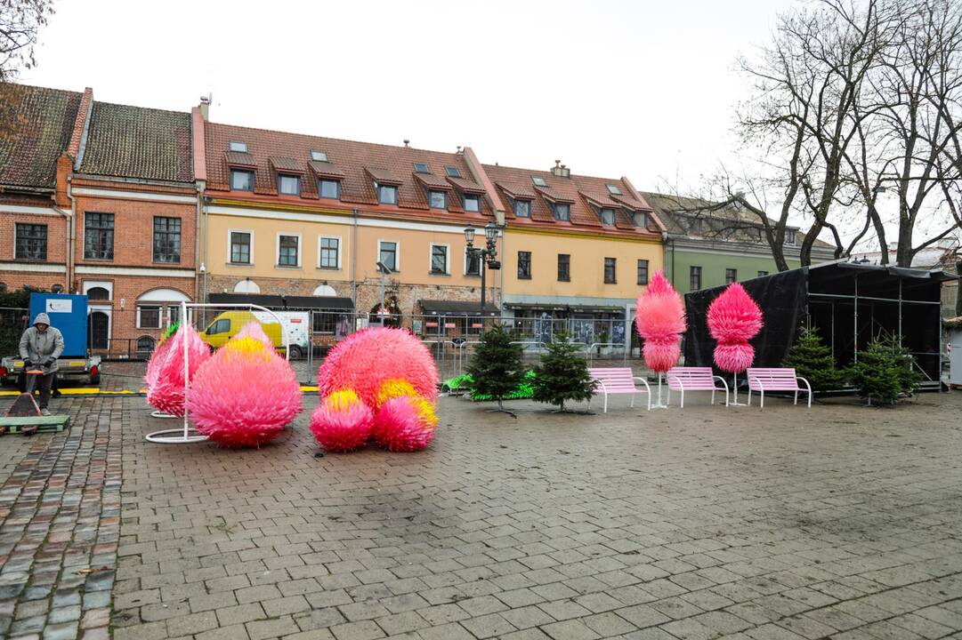 Ant pagrindinės Kauno eglės dėliojami paskutiniai akcentai