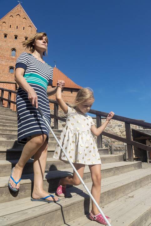 Svarbu: neregiams fotografija nieko nesako, tačiau Laura ir kūrėjas neabejojo parodos nauda matantiems.