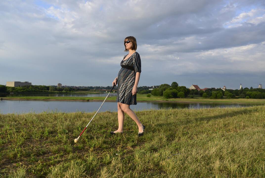 Svarbu: neregiams fotografija nieko nesako, tačiau Laura ir kūrėjas neabejojo parodos nauda matantiems.