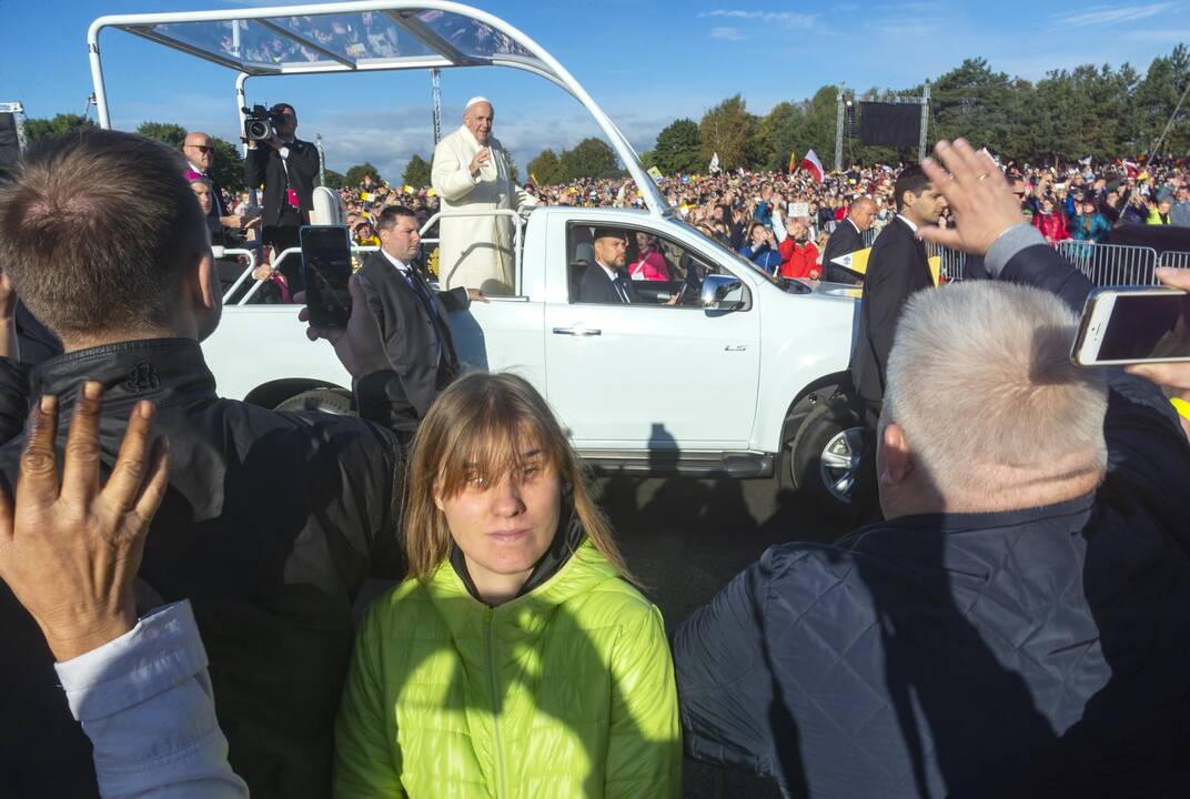 Svarbu: neregiams fotografija nieko nesako, tačiau Laura ir kūrėjas neabejojo parodos nauda matantiems.
