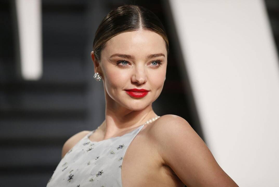 2010 metais supermanekenė Miranda Kerr (Miranda Ker) per slapta surengtą ceremoniją Los Andžele ištekėjo už britų aktoriaus Orland Bloom (Orlando Blumo).