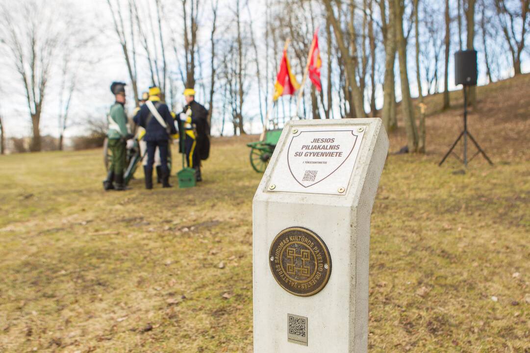 Atidengta Napoleono žygį per Nemuną žyminti lenta