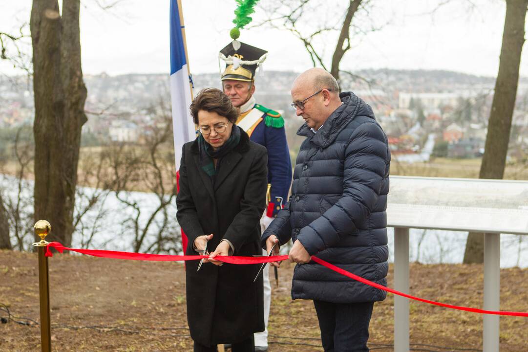 Atidengta Napoleono žygį per Nemuną žyminti lenta