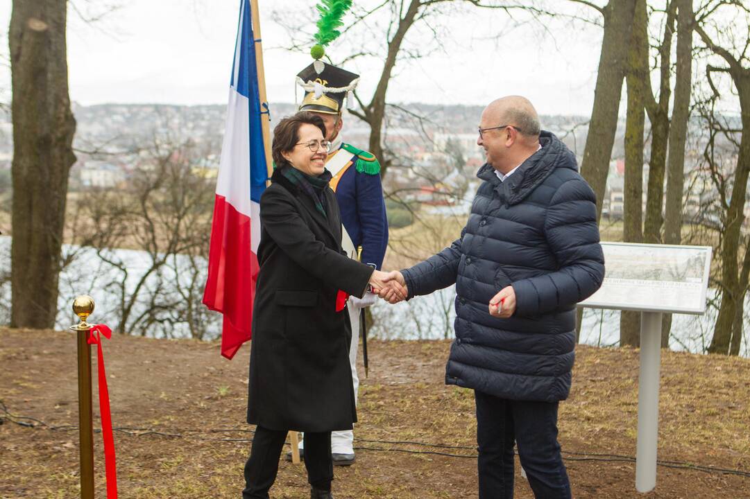 Atidengta Napoleono žygį per Nemuną žyminti lenta