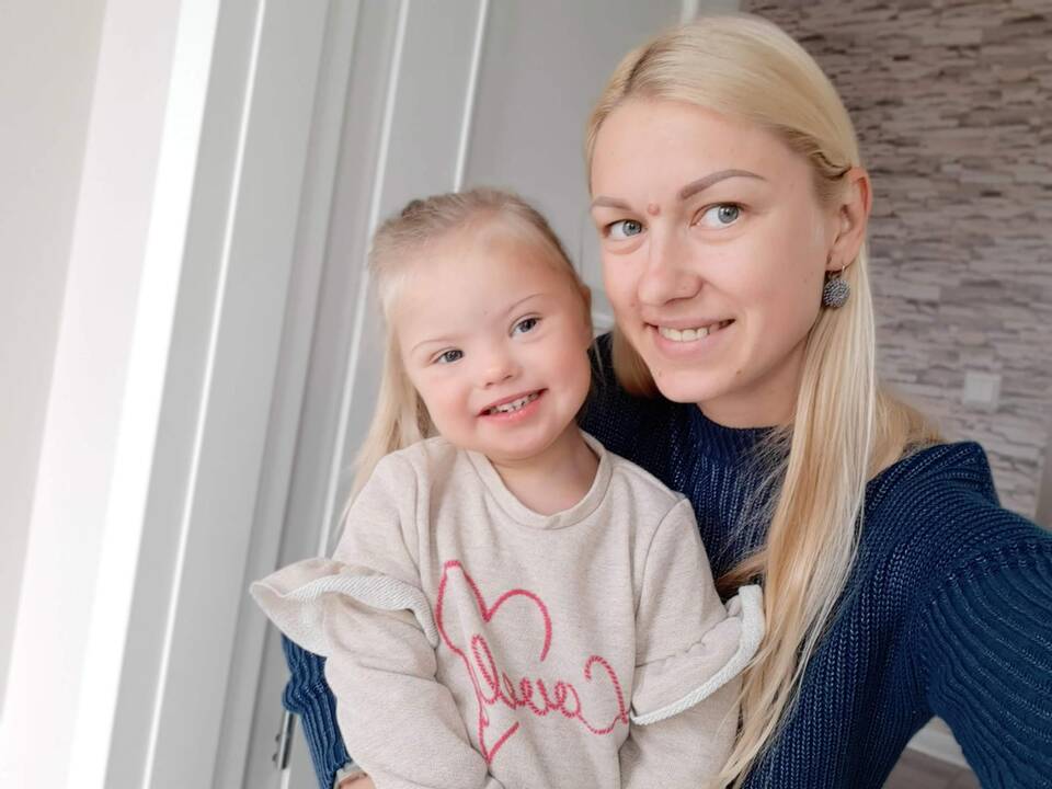 Odrė su tėveliais ir sesute
